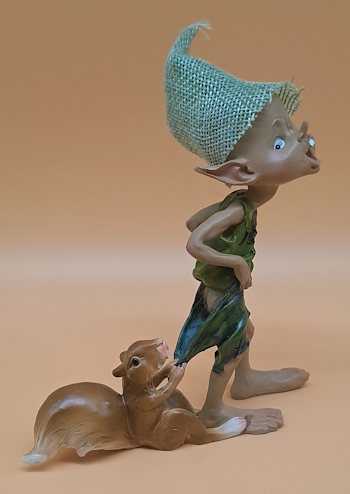 Zwerg Pixie mit Eichhörnchen