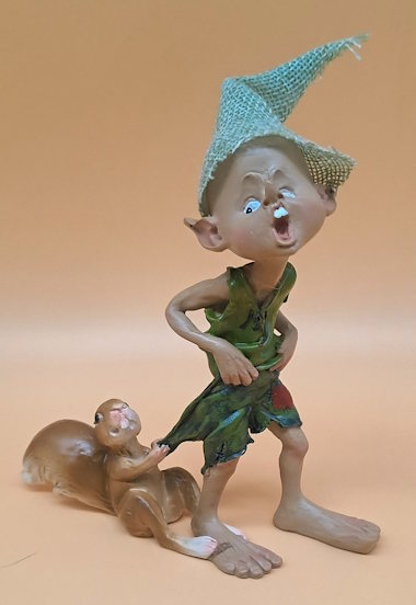Zwerg Pixie mit Eichhörnchen