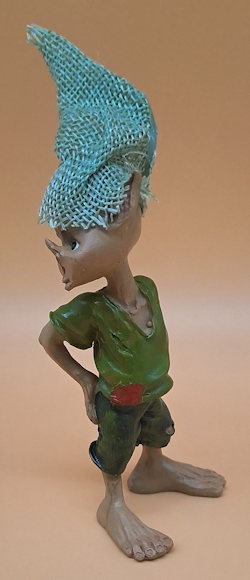 Zwerg Pixie mit kaputter Hose