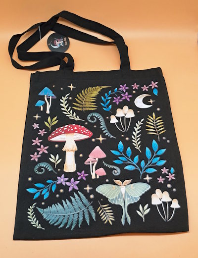 Stofftasche schwarz mit Waldmotiven