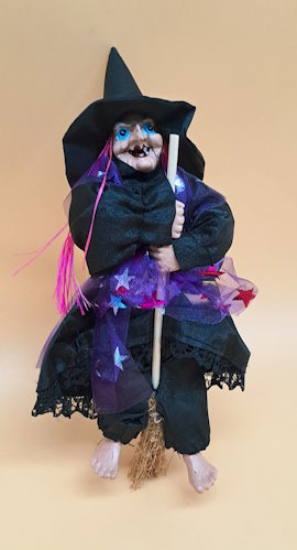 Hexenfigur schwarz mit Hut